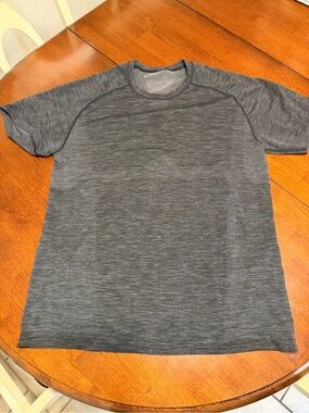 Lululemon Metal Vent Tech T-Shirt Men's L Gray Athletic Gym Workout Activewear